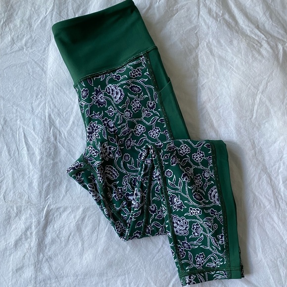 Athleta Affirmation Kamal Green and White Floral Leggings - Picture 5 of 6